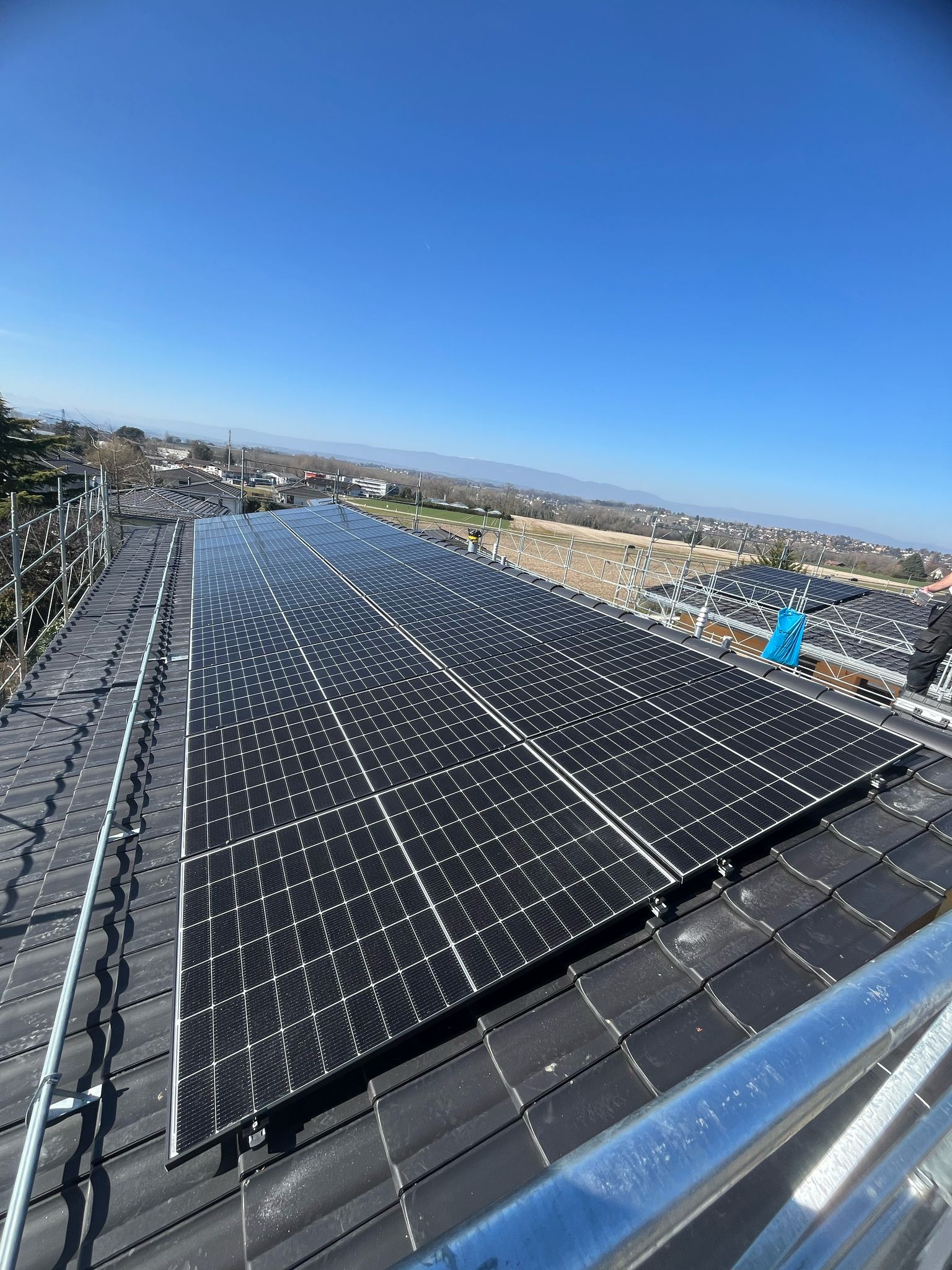 Réalisation photovoltaïque de 13,5 kWc à Montreux par AMILIA Énergies