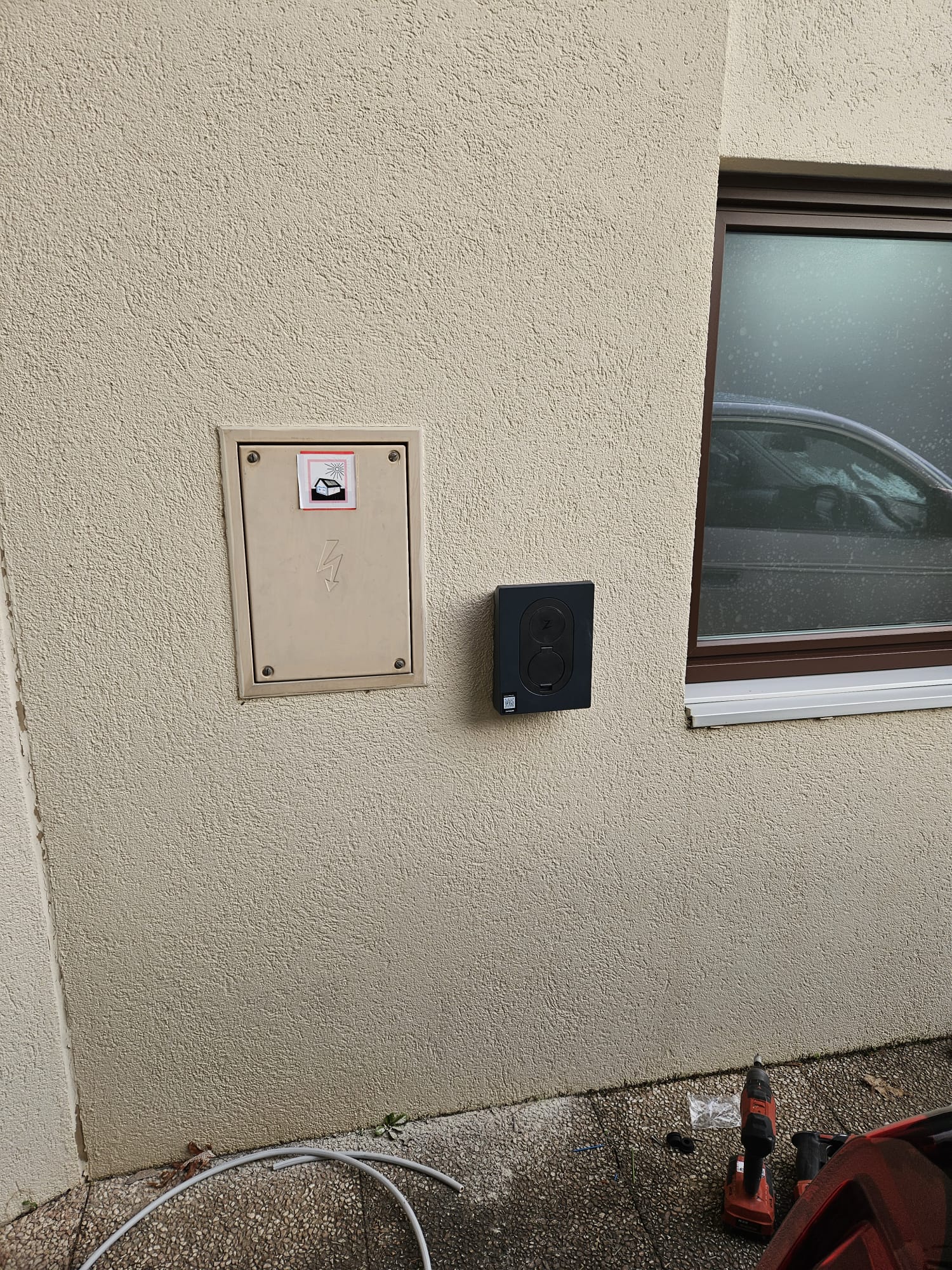 Borne de recharge Zaptec installée à Nyon