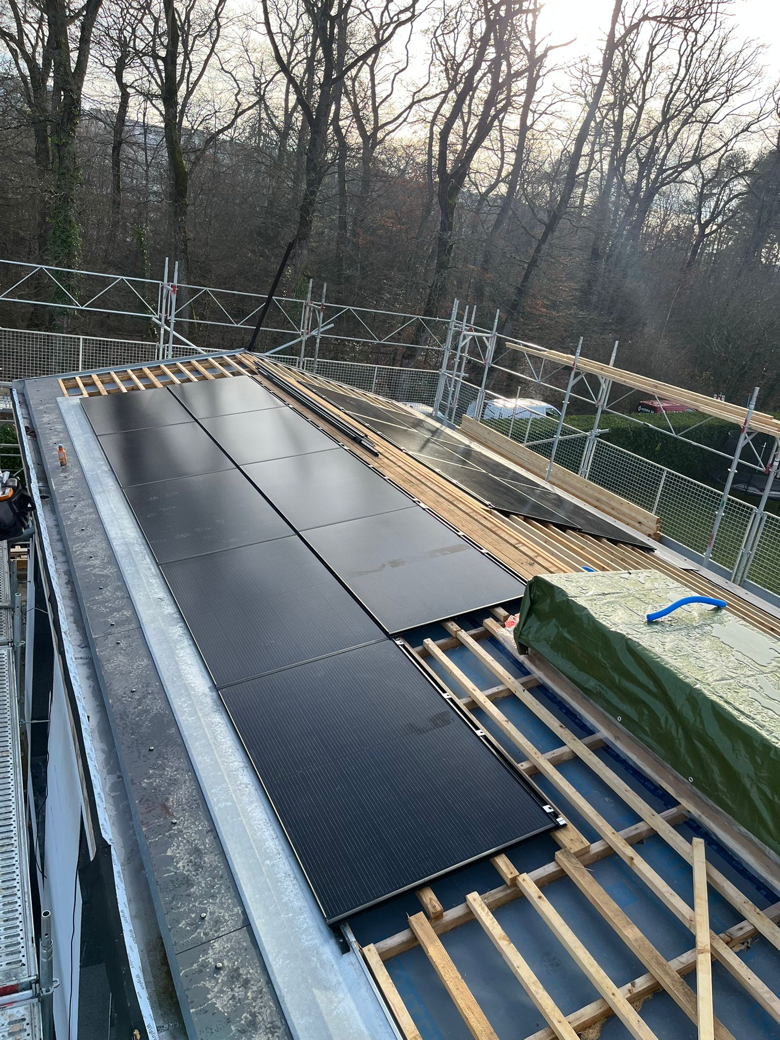Installation photovoltaïque intégrée en toiture à Versoix